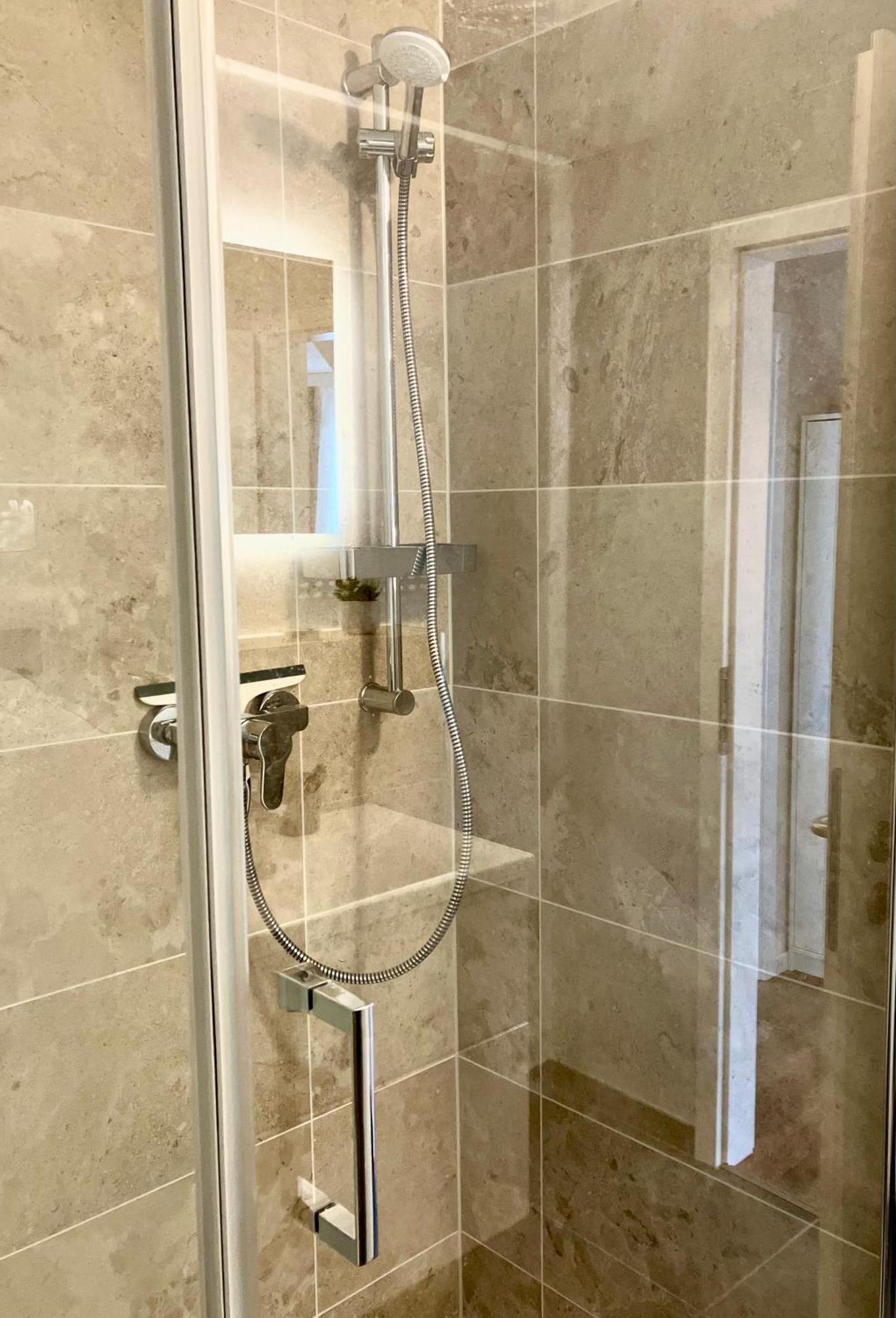 Airport Business Apartment Нордерщед Екстериор снимка